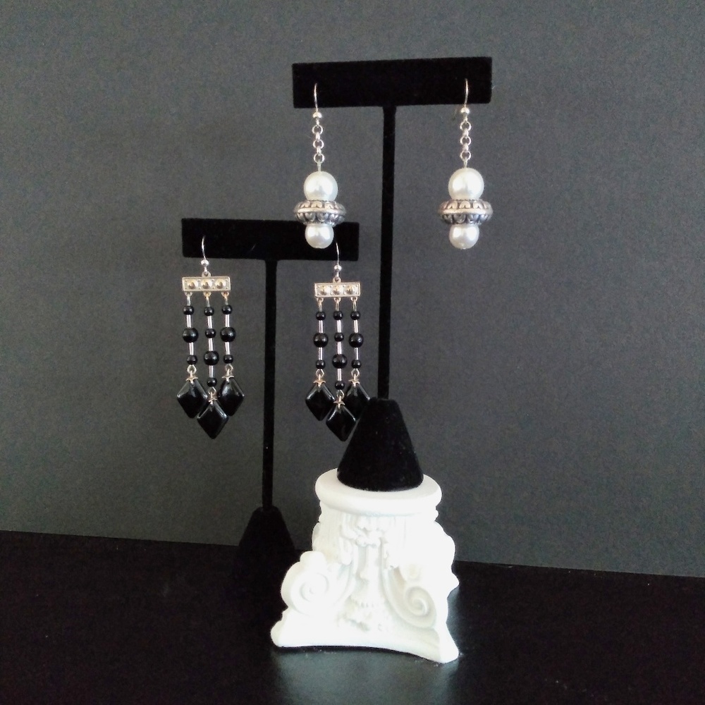 2 prs. earrings
